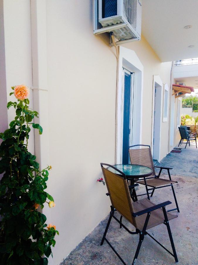 Studio Στην Πολη Των Τρελων Νερων Villa Chalkida Bagian luar foto